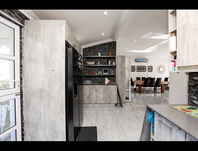 3 BEDROOM APARTMENT FOR SALE IN ESSENWOOD
